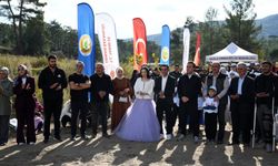 Millî Ağaçlandırma Günü’nde 11 çift, 11 fidan dikti