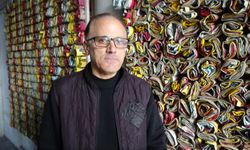 18 yıldır demleyip sattığı çayların boş paketlerini sergiliyor