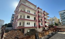 4 katlı metruk binada yangın çıktı