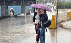 Antalya'da sağanak, yerini fırtına ve doluya bıraktı