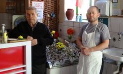 Isparta’da bu restoranda pide yemeye gelenler mezarlık başında dua ederek ayrılıyor