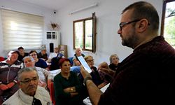 Dolandırıcıların hedef kitlesi 60 yaş üzerine akıllı telefon kullanımı eğitimi