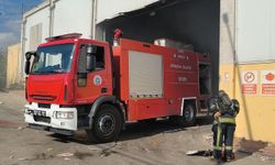 Antalya'da geri dönüşüm fabrikasındaki yangın korkuttu