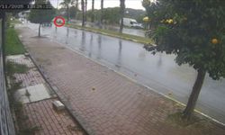 Antalya'da seyir halindeki otomobil bir anda alev topuna döndü