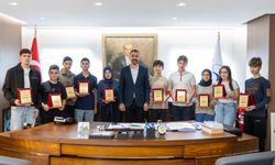 LGS ve YKS’de başarı elde eden öğrencilerden Başkan Vekili Çiçek’e ziyaretler devam ediyor