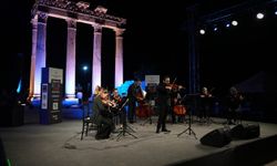 Can Özhan ve Cameratalia'dan Side Apollon Tapınağı'nda unutulmaz konser