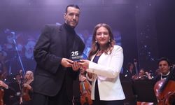 Cem Adrian ve Antalya Devlet Senfoni Orkestrası büyüledi