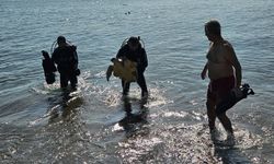 Deniz dibinde balık ağlarına takılı yaralı caretta caretta kurtarıldı