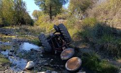 Devrilen traktörün sürücüsü hayatını kaybetti