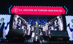 Antalya Kültür Yolu Festivali’nde Derya Uluğ ile muhteşem kapanış