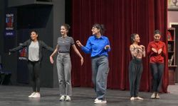 Dünya prömiyeri ‘Dino Ormanı’ sahneye çıkıyor