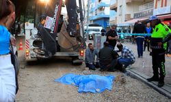 Ekmek almaya giden yaşlı adam kepçenin altında kaldı