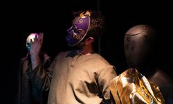 "Eller Yukarı" tiyatrosu Antalya'ya geliyor!