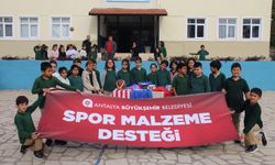 Büyükşehir’den geleceğin sporcularına malzeme desteği