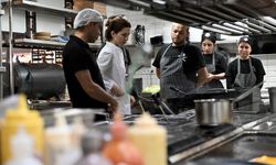 Muratpaşa Belediyesi 50 işletmeye hijyen ve güvenlik bilgilendirmesi yaptı