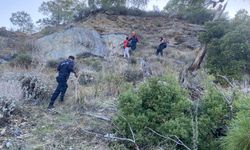 Kemer’de dağlık alanda mahsur kaldı, 1 saatlik çalışmayla kurtuldu