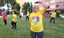 Mersin’de emekliler sabah sporunda buluşuyor