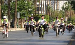 Mersin’de yaşlısından gencine bisiklet tutkunları pedal çevirdi