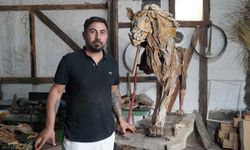 Dönüşüm sanatçısından hayran bıraktıran ‘Zeus’ heykeli