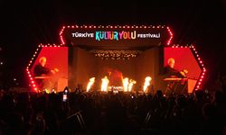 Sagopa Kajmer Kültür Yolu Festivali kapsamında Antalyalı hayranlarıyla buluştu