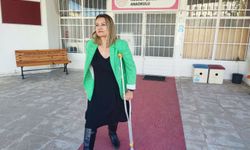 Doğuştan koltuk değneğine mahkumdu, yılmadı öğretmen oldu
