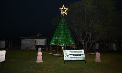 Antalya Kemer’de cam atıklar yılbaşı ağacına dönüştü