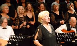 Antalya’da yılın son nostalji konseri unutulmaz anlar yaşattı