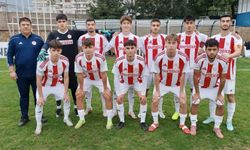 Antalyaspor’un gençlerinden profesyonellere futbol dersi
