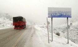 Antalya’ya kar yağışı aralıklarla devam ediyor