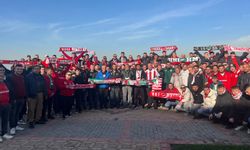 Kocaelispor–Antalyaspor maçı öncesi tribünlerde ve sokaklarda kardeşlik rüzgarı