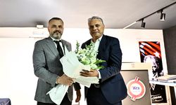 Muratpaşa Belediye Başkanı Uysal gençlerle buluştu! Başkan Uysal, ‘Yenilikçi, yaratıcı ve cesaretli olun’