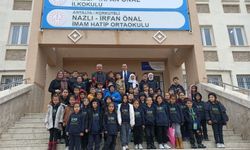 Öğretmen ve öğrencilerden okulu yaptıran hayırsevere vefa