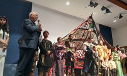 "Özümüzü Kesen Kılınç" ayakta alkışlandı