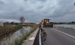 Aksu’da şiddetli sağanak sonrası çöken yolda güçlendirme çalışması