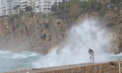 Antalya kabusu yaşıyor! Çatılar uçtu elektrikler kesildi