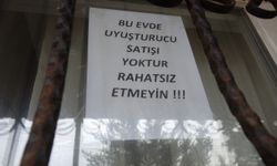 Antalya Zeytinköy’de dikkat çeken görüntü: Ev camlarında bu yazı var