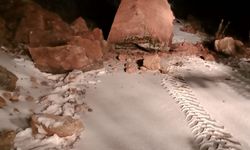 Antalya’da heyelan yolları kapattı belediye uzun uğraş verdi