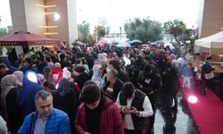 Antalya’da izdiham! 10 saat yağmur altında beklediler