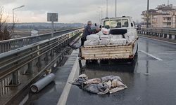 Antalya’daki kamyonet kazasında tüpler yola saçıldı