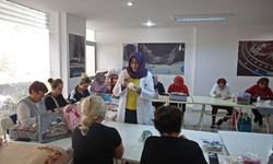 Antalya’da ATASEM kurslarıyla hem meslek hem de sanat öğreniyorlar