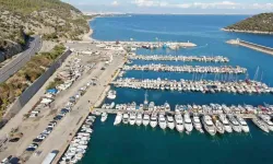 Kayyım yönetimindeki Antalya Balıkçı Barınağında bir tekne daha battı