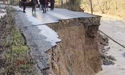Antalya’da heyelan yolu yuttu! Yol trafiğe kapandı