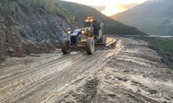 Antalya’nın çöken yolları için gece gündüz çalışma devam ediyor
