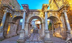 Antalya’nın tarihi eserleri için Sadullah Kabakuşak’tan uyarı