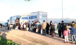 Büyükşehir Belediyesi mahalle mahalle yemek dağıtıyor