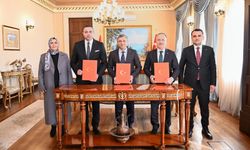 CHP’li Aykut Kaya milletvekili maaşıyla Finike’ye laboratuvar kazandırdı