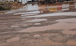 Döşemealtı yeni sanayi yolu çamur ve çukur kıskacında!