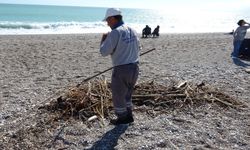 Fırtına sonrası Antalya Konyaaltı’na akın etti