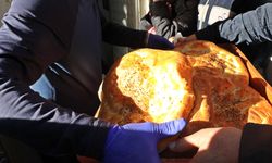 Gizli hayırseverin ücretsiz pide kuyruğu