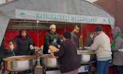 Korkuteli’de ramazan bereketi Şehitler Anıtı’nda paylaşılıyor